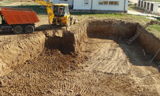 Рытье котлованов под фундамент в Новоуральске – цена от 2585 руб. за м3 | 2Землекопа-Нву