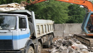 Вывоз строительного мусора с участка в Новоуральске недорого от 1551 руб. | 2Землекопа-Нву